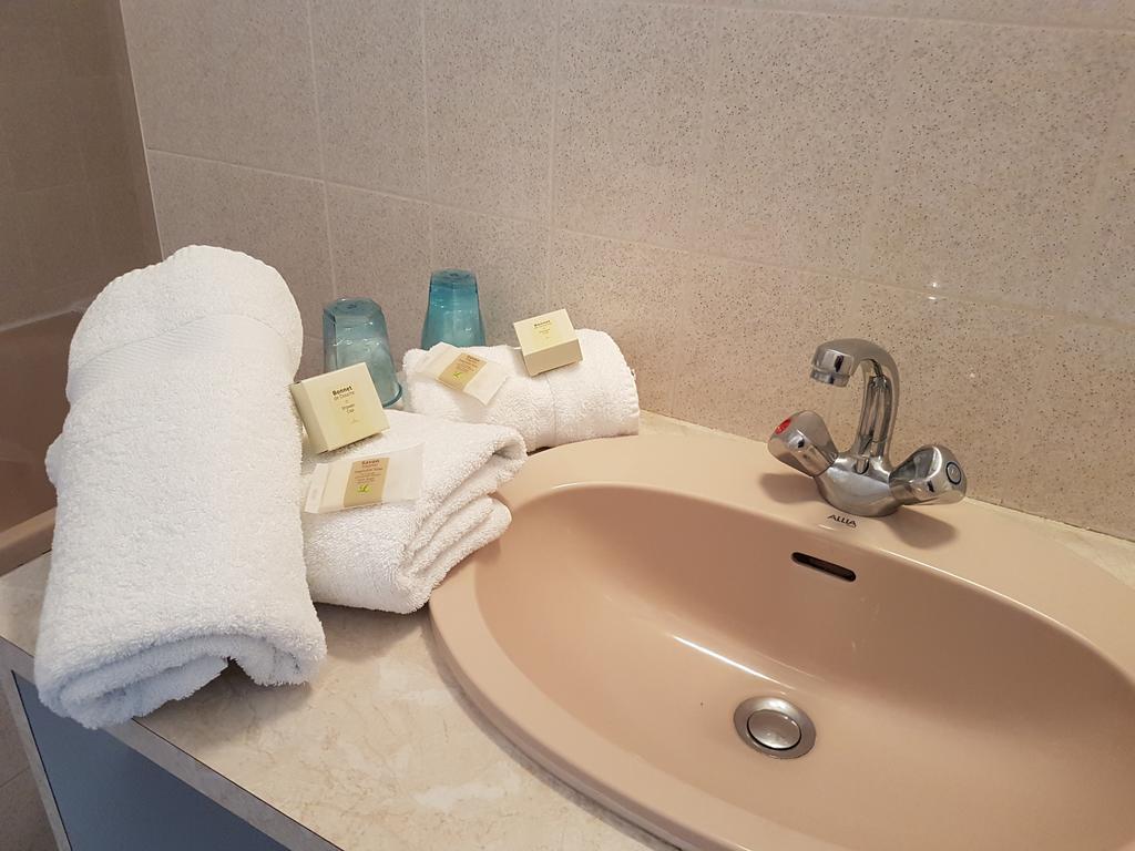 Hotel Le Roudou Fouesnant Bagian luar foto
